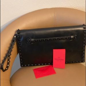 VALENTINO GARAVANI ROCKSTUD LEATHER FLAP CLUTCH